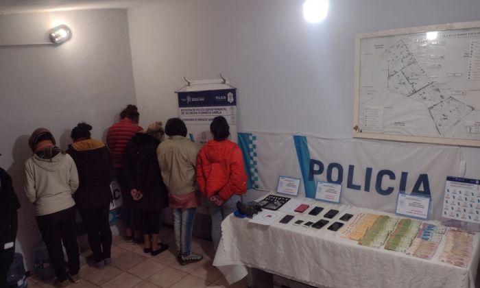 F. Varela: Operativo de interceptación vehicular terminó con varias mujeres travestis detenidas por tenencia de cocaína